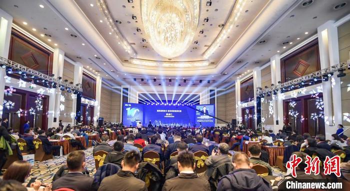 27日下午，“2020能源轉(zhuǎn)型論壇暨第十屆全球新能源企業(yè)500強(qiáng)峰會(huì)”在山西太原舉行?！吨袊?guó)能源報(bào)》社供圖 圖 攝