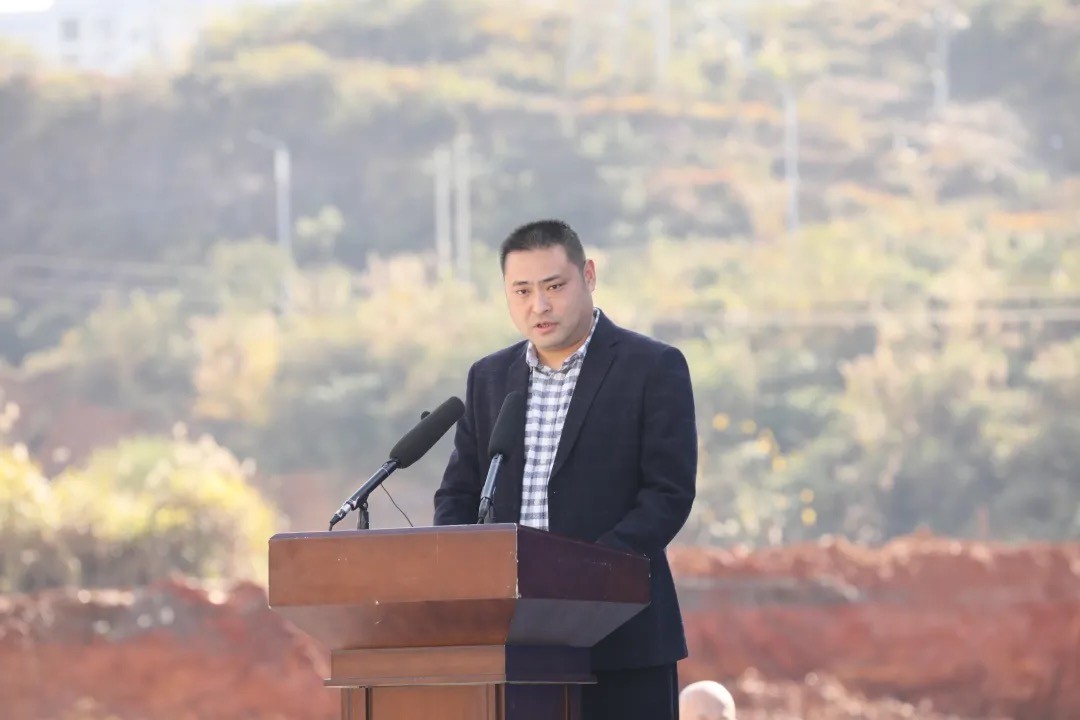 東西部攜手 加速新能源產(chǎn)業(yè)落地——暉陽新能源10萬噸鋰電池材料項目在黔開工